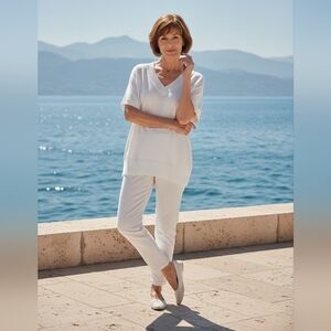 Planet by Lauren G White V-Neck Short Sleeve Sweater One size (bx26)